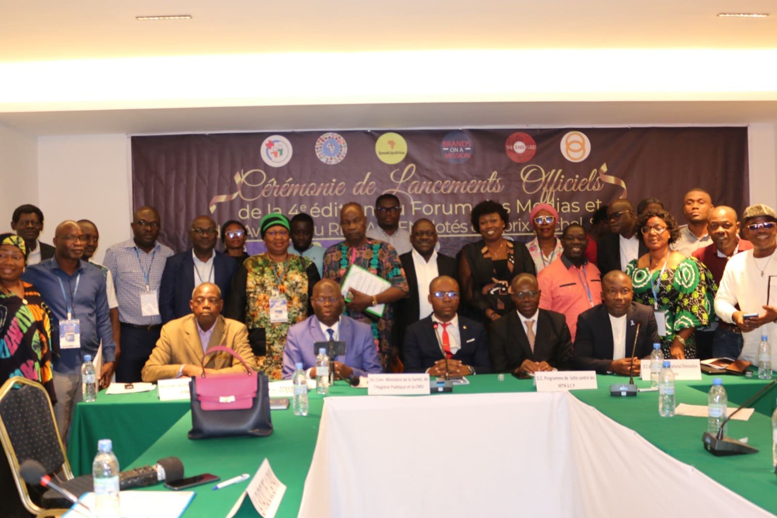 Photo de famille conférence de presse